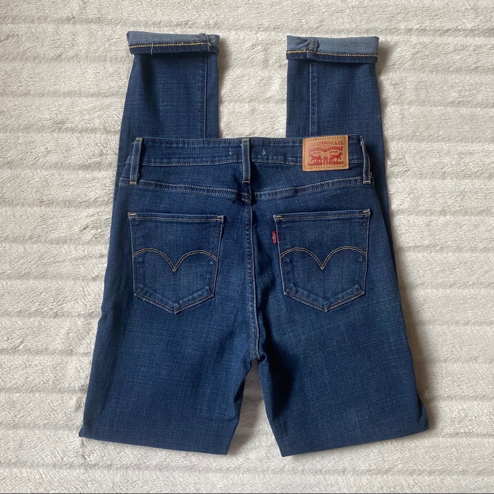 Levi’s High Rise Skinny’s - Picture 3 of 4